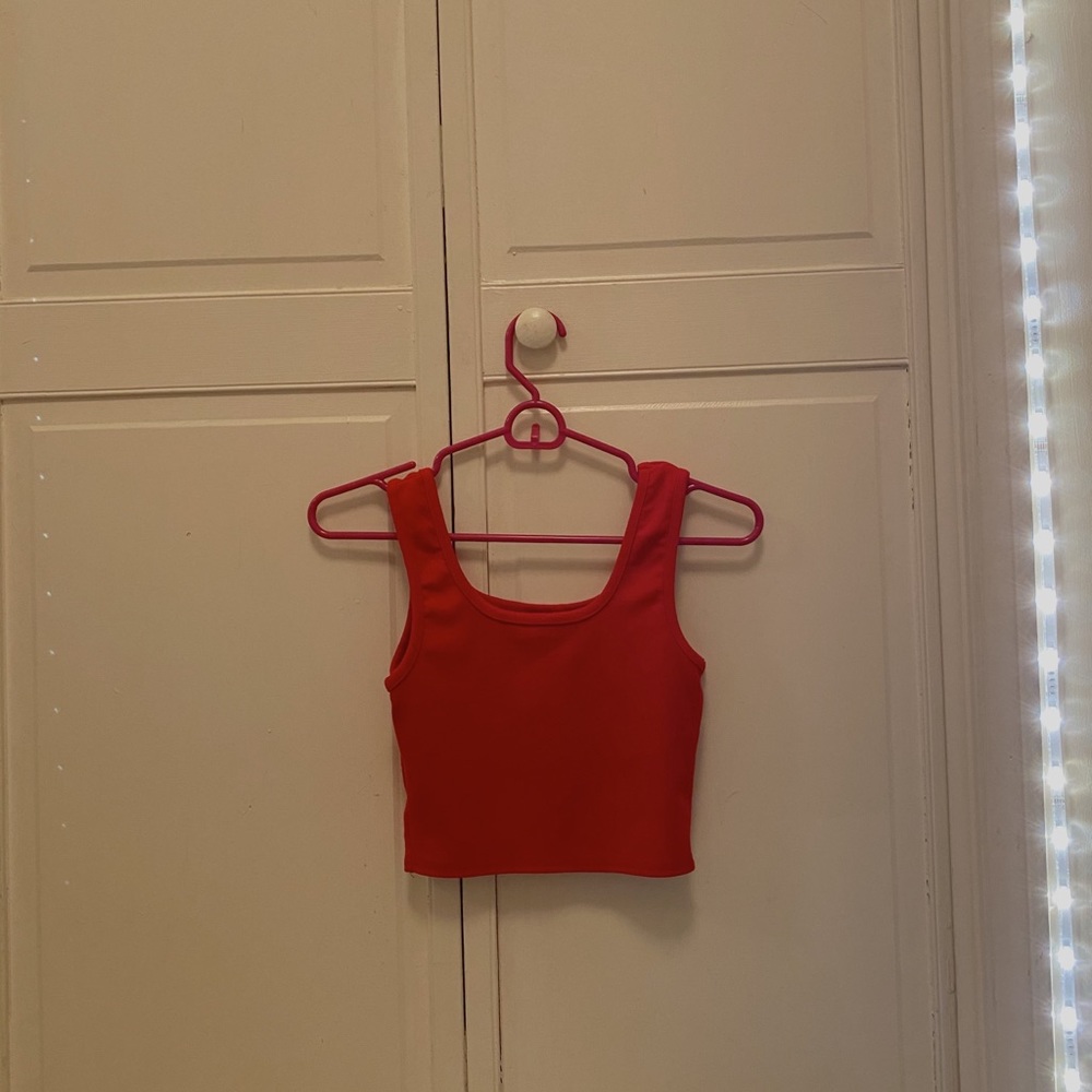 Red cropped tank!❤️